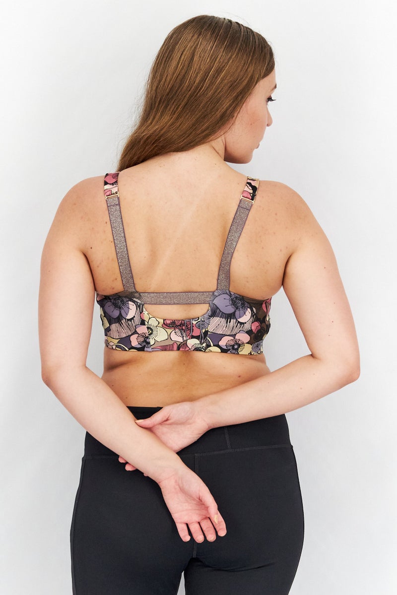 Nike حمالة صدر رياضية نسائية بتصميم زهور، مجموعة بنفسجية - Image 4